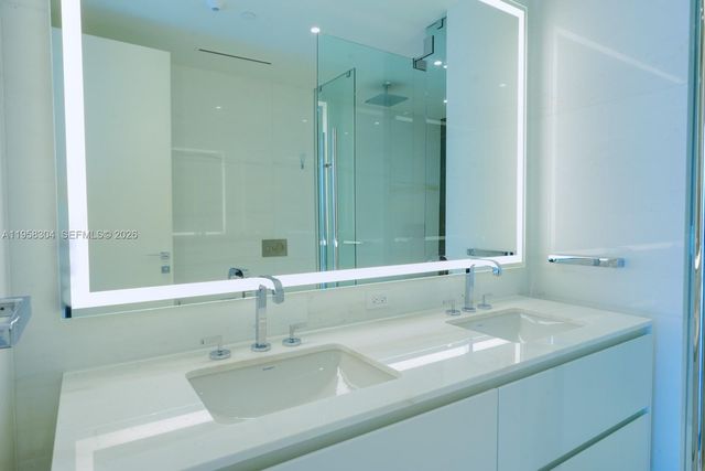 300 Biscayne Boulevard Way 1806W, Miami, FL 33131