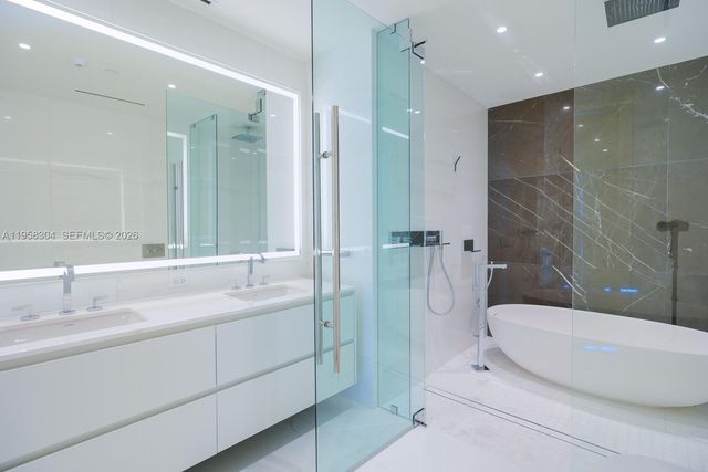 300 Biscayne Boulevard Way 1806W, Miami, FL 33131