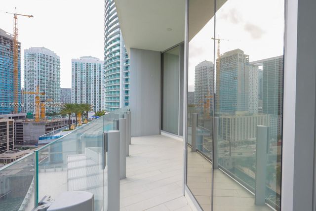 300 Biscayne Boulevard Way 1806W, Miami, FL 33131