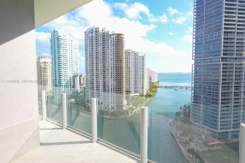 300 Biscayne Boulevard Way 1806W, Miami, FL 33131