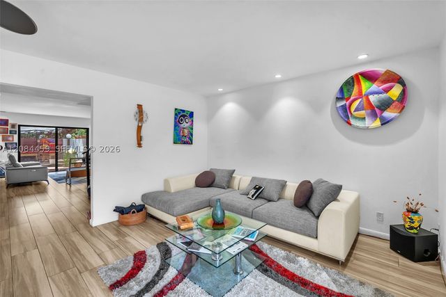 3908 Parkside Ln 229, Hollywood, FL 33021