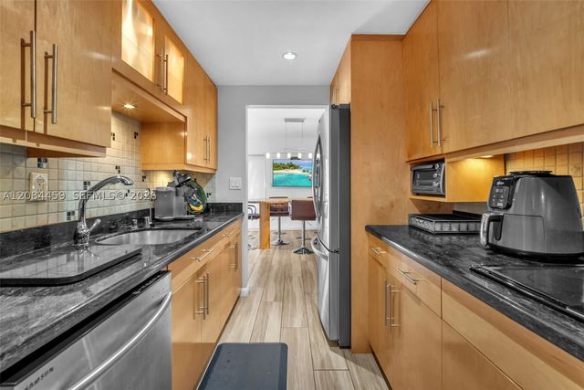 3908 Parkside Ln 229, Hollywood, FL 33021