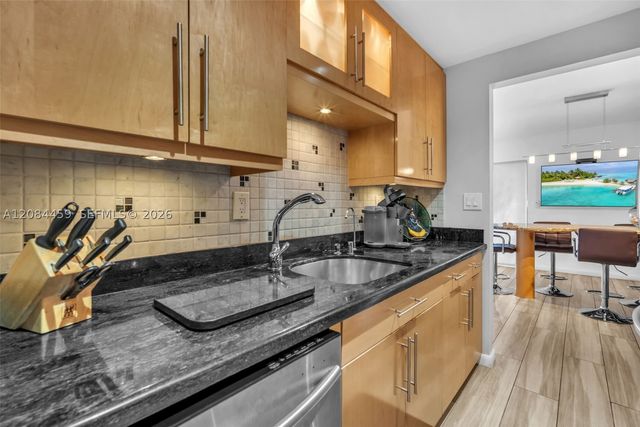 3908 Parkside Ln 229, Hollywood, FL 33021