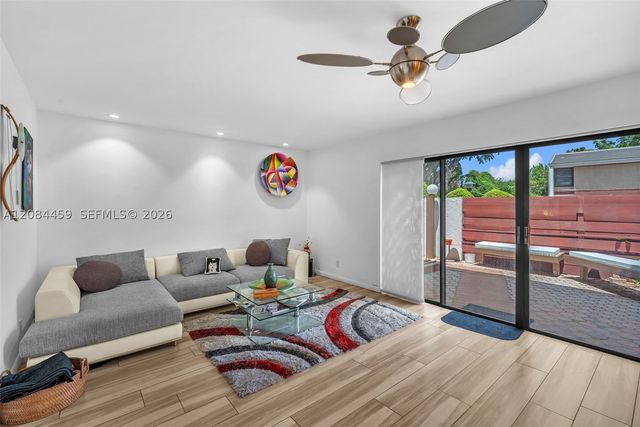 3908 Parkside Ln 229, Hollywood, FL 33021