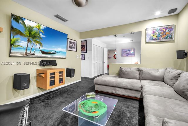 3908 Parkside Ln 229, Hollywood, FL 33021
