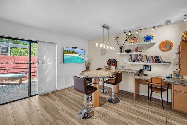 3908 Parkside Ln 229, Hollywood, FL 33021