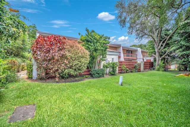 3908 Parkside Ln 229, Hollywood, FL 33021