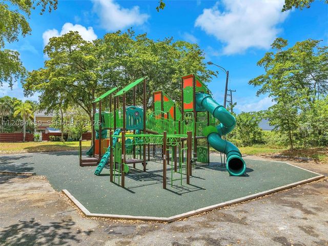 3908 Parkside Ln 229, Hollywood, FL 33021