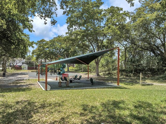 3908 Parkside Ln 229, Hollywood, FL 33021