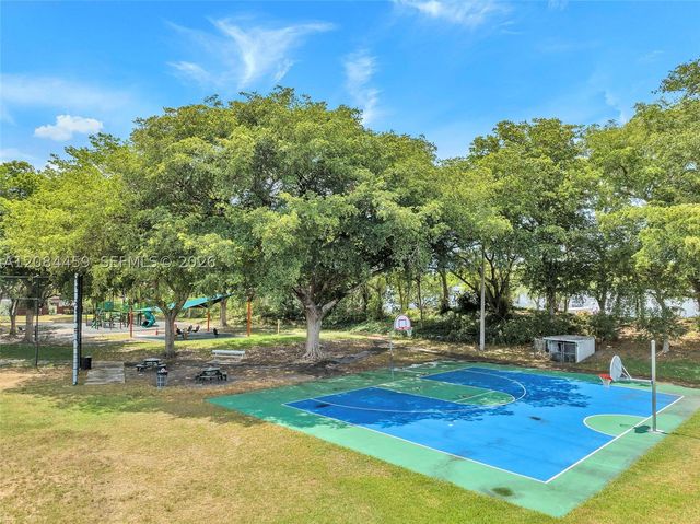 3908 Parkside Ln 229, Hollywood, FL 33021