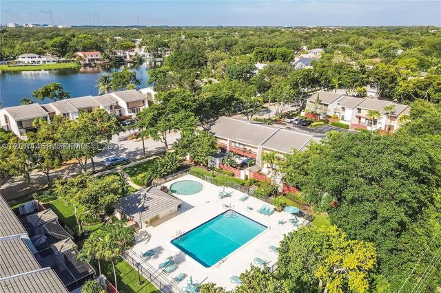 3908 Parkside Ln 229, Hollywood, FL 33021