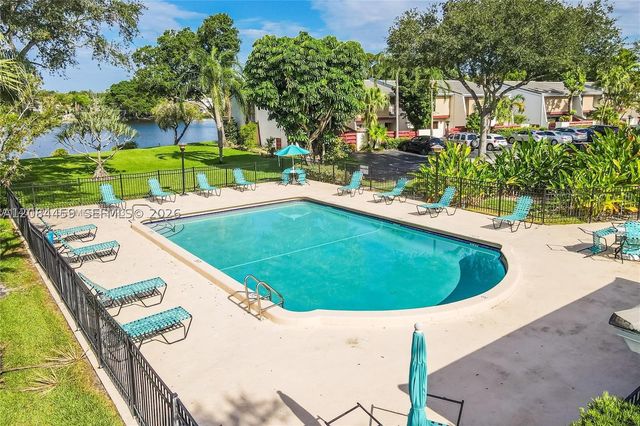 3908 Parkside Ln 229, Hollywood, FL 33021