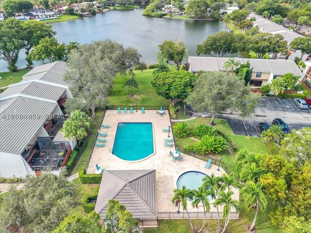 3908 Parkside Ln 229, Hollywood, FL 33021