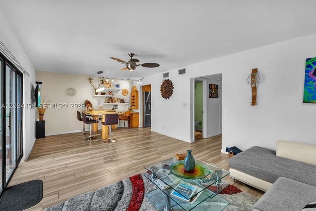 3908 Parkside Ln 229, Hollywood, FL 33021