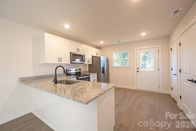 1036 12th Street NE, Hickory, NC 28601