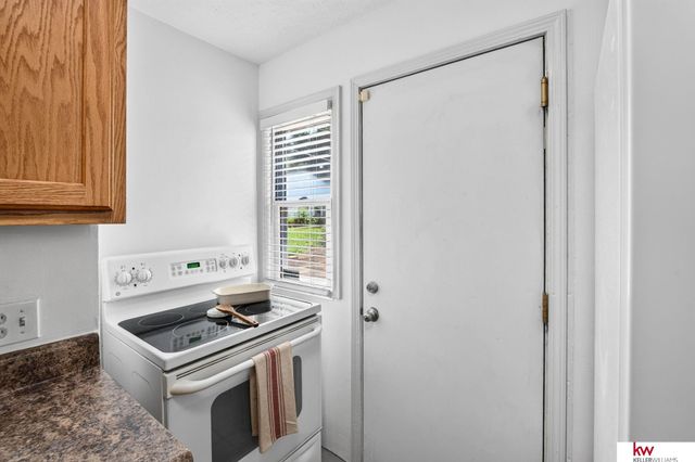 6015 Pine Street, Omaha, NE 68106