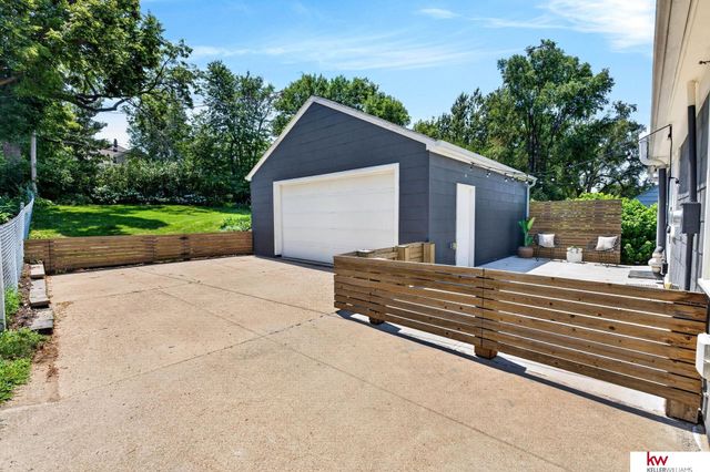 6015 Pine Street, Omaha, NE 68106