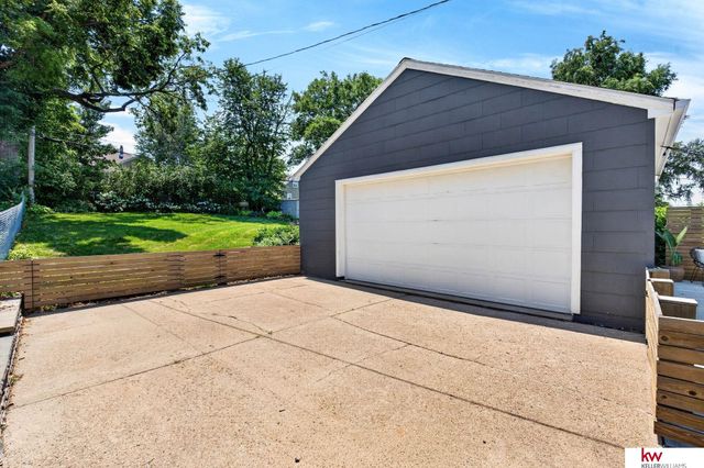 6015 Pine Street, Omaha, NE 68106