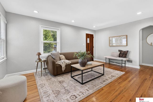 6015 Pine Street, Omaha, NE 68106