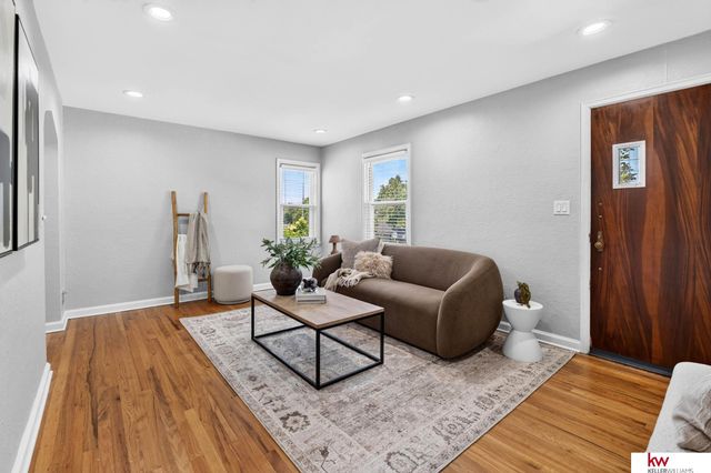 6015 Pine Street, Omaha, NE 68106
