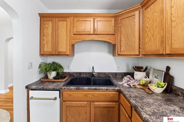 6015 Pine Street, Omaha, NE 68106
