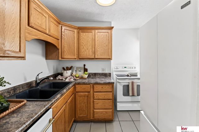 6015 Pine Street, Omaha, NE 68106
