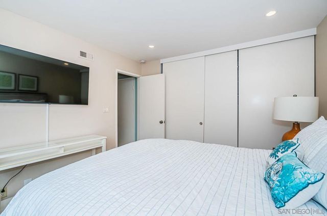 901 Caminito Madrigal E, Carlsbad, CA 92011