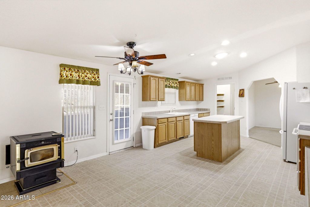 Image 10 of property listing at 5 COUNTY ROAD N8613 Road, Concho, AZ 85924