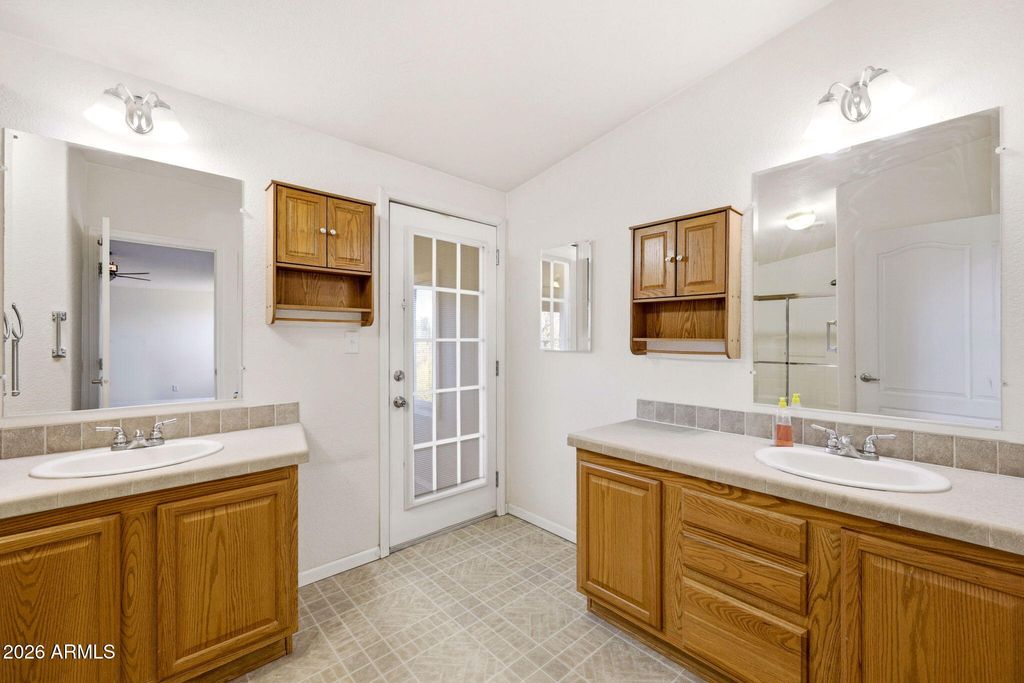 Image 8 of property listing at 5 COUNTY ROAD N8613 Road, Concho, AZ 85924