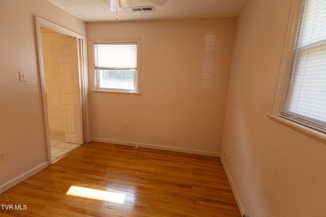 1124 Indian Hills Drive, Bristol, TN 37620