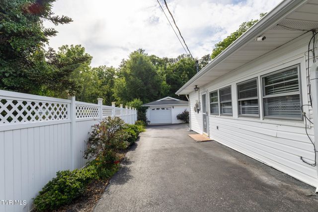 1124 Indian Hills Drive, Bristol, TN 37620