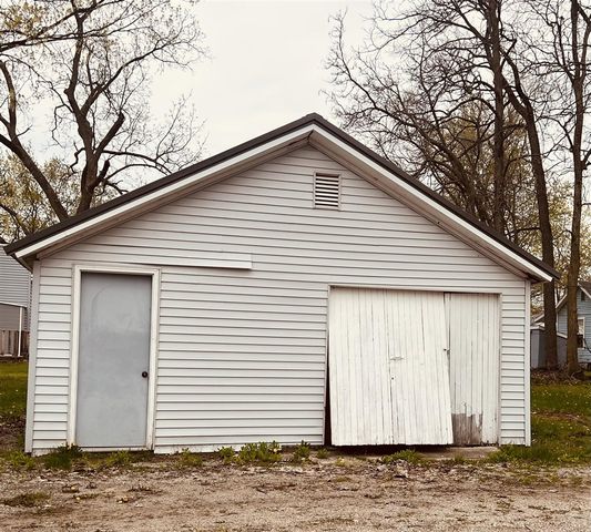 210 S Division Avenue, Fremont, MI 49412