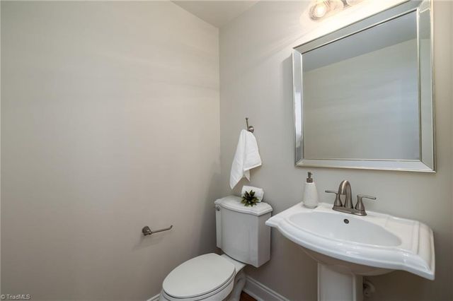 8602 Yvonne Court, Oak Ridge, NC 27310
