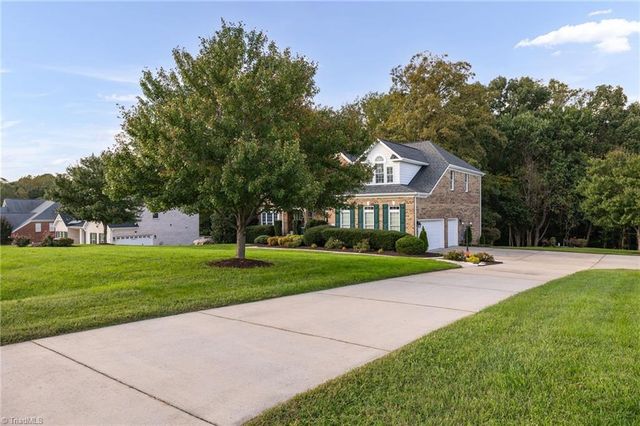8602 Yvonne Court, Oak Ridge, NC 27310