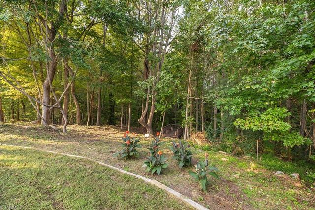 8602 Yvonne Court, Oak Ridge, NC 27310