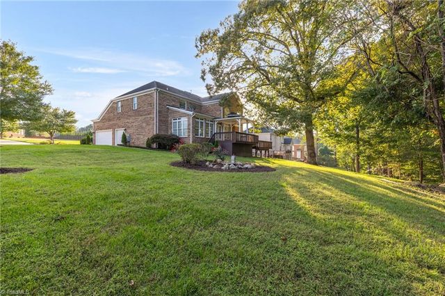 8602 Yvonne Court, Oak Ridge, NC 27310