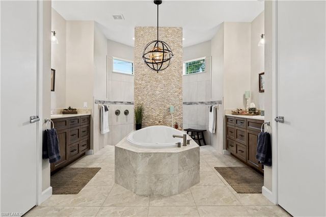 1914 SE 21st ST, Cape Coral, FL 33990