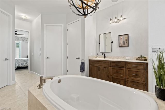 1914 SE 21st ST, Cape Coral, FL 33990