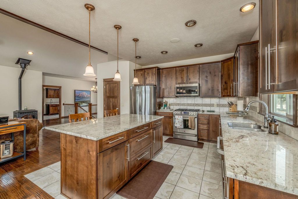 36120 N Milan-Elk Rd, Chattaroy, WA 99003 photo 8