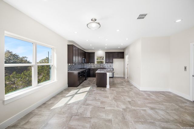 1385 RIVIERA DR, Canyon Lake, TX 78133