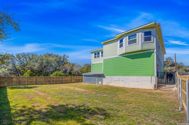 1385 RIVIERA DR, Canyon Lake, TX 78133