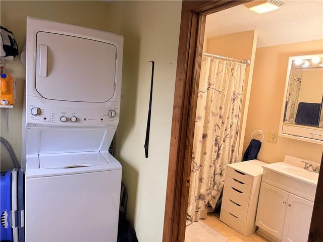 11 E Gates Street, Rice Lake, WI 54868