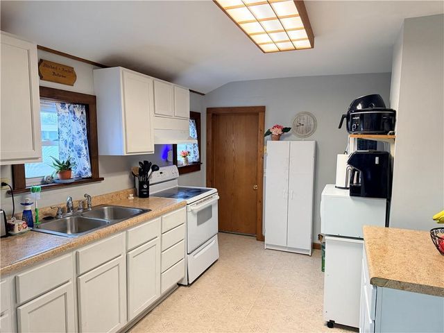 11 E Gates Street, Rice Lake, WI 54868