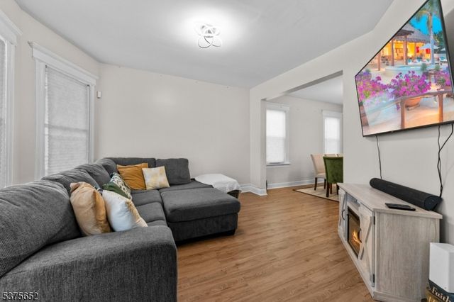 41 Coit St, Irvington Twp., NJ 07111