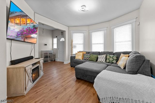 41 Coit St, Irvington Twp., NJ 07111