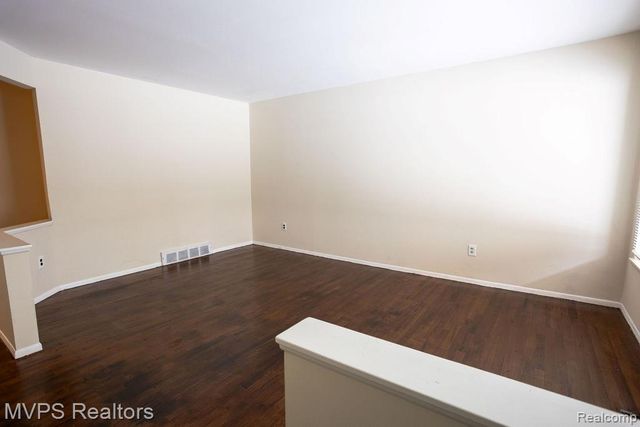 36870 Lodge Drive, Sterling Heights, MI 48312