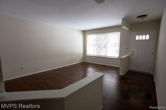 36870 Lodge Drive, Sterling Heights, MI 48312