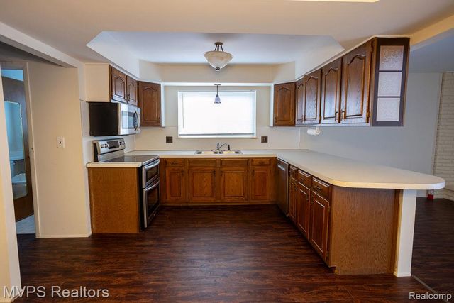 36870 Lodge Drive, Sterling Heights, MI 48312