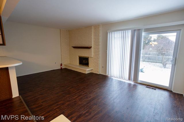 36870 Lodge Drive, Sterling Heights, MI 48312