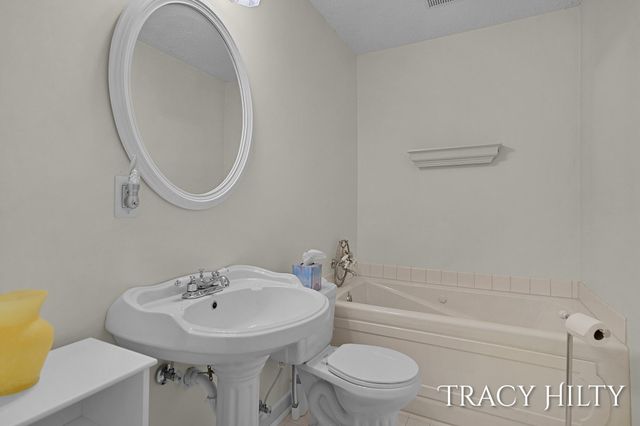 6715 Crystal Downes Court Se, Gaines Twp, MI 49316